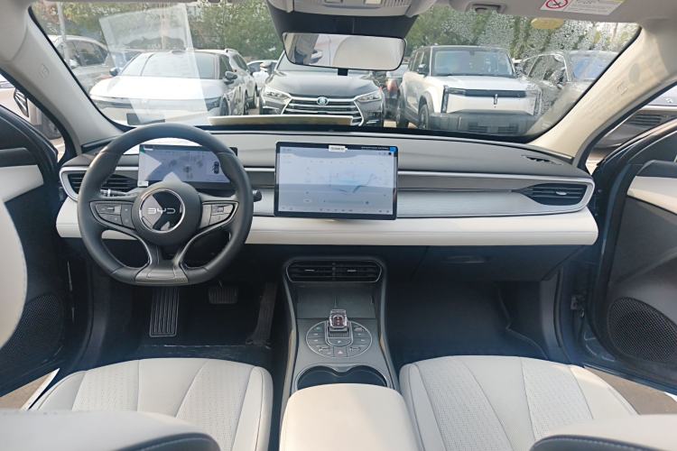 Used BYD Seal 05 DM-i 2025 DM-i Intelligent Drive 120KM Flagship Model Center Console