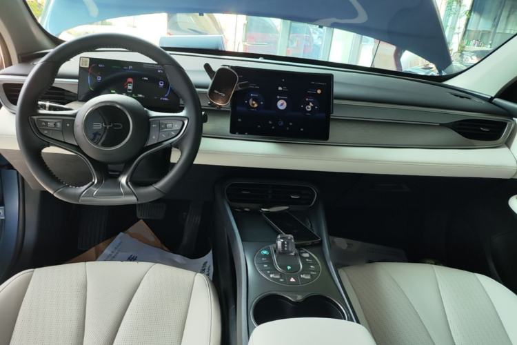 Used BYD Seal 05 DM-i 2025 DM-i Smart Drive 55KM Luxury Model Center Console