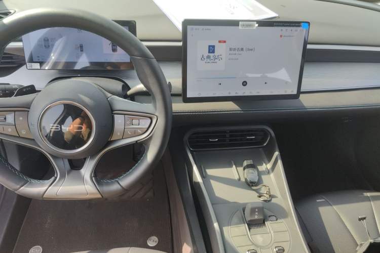 Used BYD Seal 05 DM-i 2025 DM-i Intelligent Drive 120KM Flagship Model Center Console