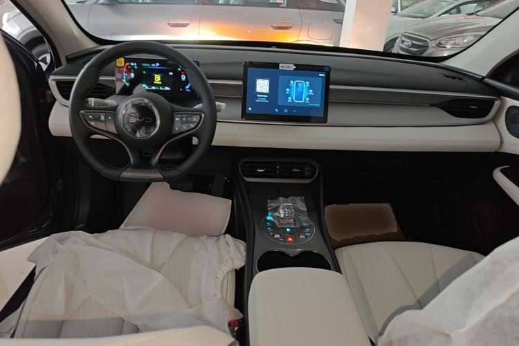 Used BYD Seal 05 DM-i 2025 DM-i Smart Drive 55KM Luxury Model Center Console