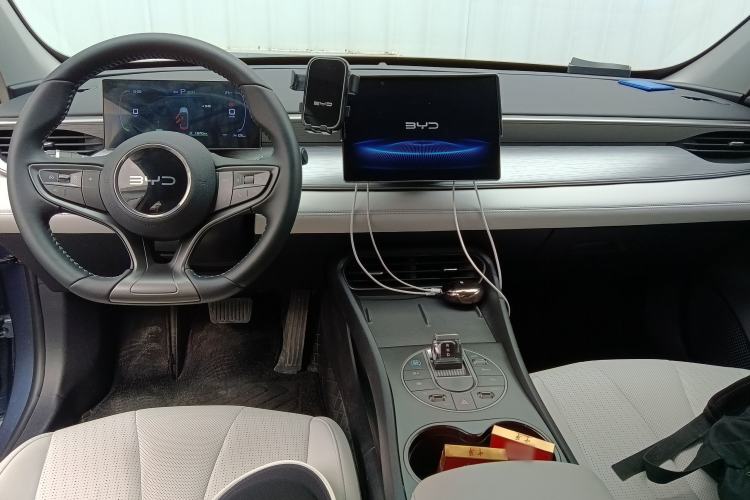 Used BYD Seal 05 DM-i 2025 DM-i Smart Drive 55KM Luxury Model Center Console