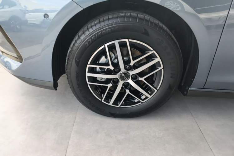 Used BYD Seal 05 DM-i 2025 DM-i Intelligent Drive 120KM Flagship Model Exterior 4
