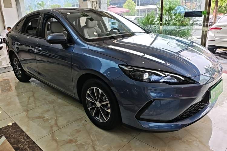 Used BYD Seal 05 DM-i 2025 DM-i Smart Drive 55KM Luxury Model Front Right 45 Deg
