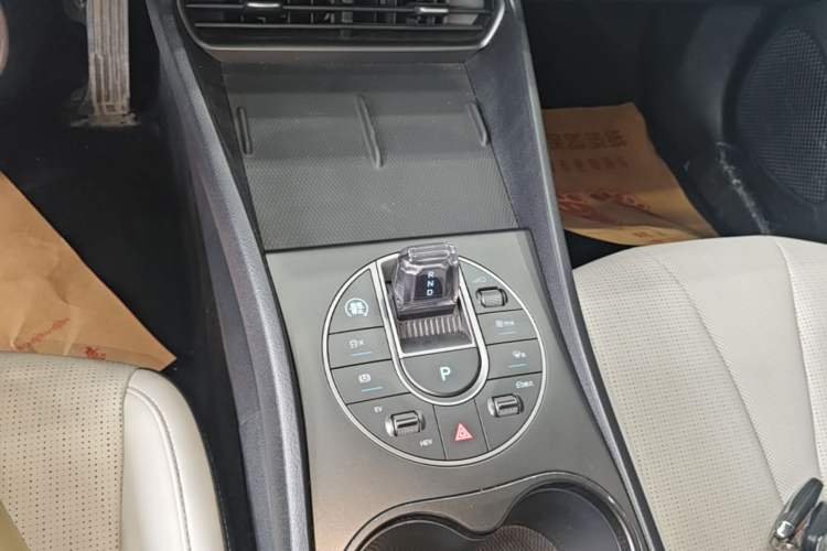 Used BYD Seal 05 DM-i 2025 DM-i Smart Drive 55KM Luxury Model Gear Lever