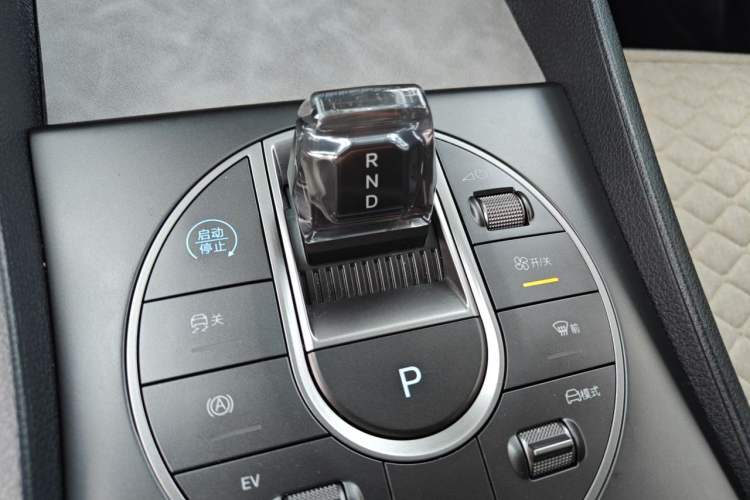Used BYD Seal 05 DM-i 2025 DM-i Smart Drive 55KM Luxury Model Gear Lever