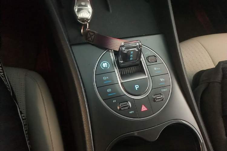 Used BYD Seal 05 DM-i 2025 DM-i Smart Drive 55KM Luxury Model Gear Lever