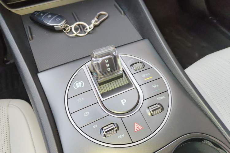 Used BYD Seal 05 DM-i 2025 DM-i Smart Drive 55KM Luxury Model Gear Lever