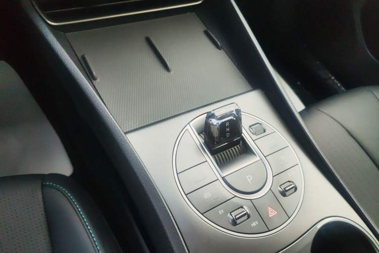 Used BYD Seal 05 DM-i 2025 DM-i Smart Drive 55KM Luxury Model Gear Lever