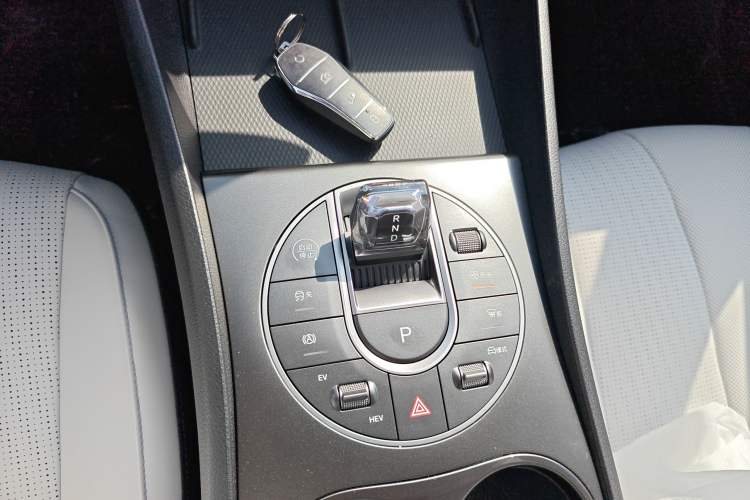 Used BYD Seal 05 DM-i 2025 DM-i Smart Drive 55KM Luxury Model Gear Lever