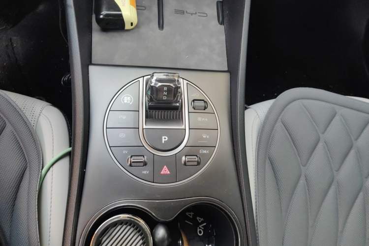 Used BYD Seal 05 DM-i 2025 DM-i Intelligent Drive 120KM Flagship Model Gear Lever