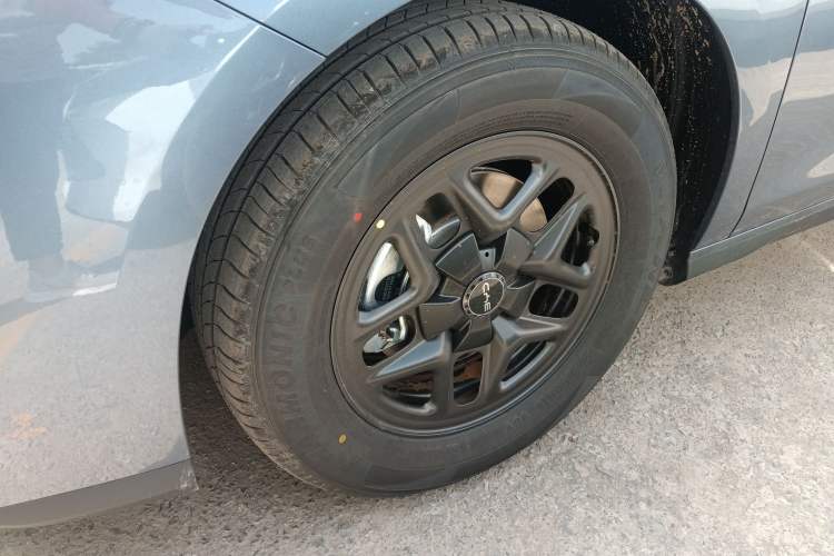 Used BYD Seal 05 DM-i 2025 DM-i Smart Drive 55KM Luxury Model Left Front Wheel Hub