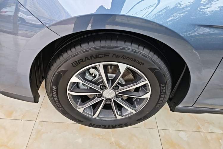 Used BYD Seal 05 DM-i 2025 DM-i Smart Drive 55KM Luxury Model Left Front Wheel Hub