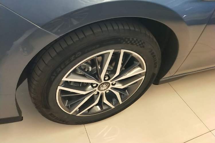 Used BYD Seal 05 DM-i 2025 DM-i Smart Drive 55KM Luxury Model Left Front Wheel Hub
