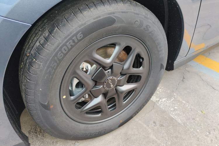Used BYD Seal 05 DM-i 2025 DM-i Smart Drive 55KM Luxury Model Left Front Wheel Hub