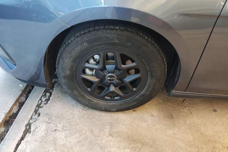 Used BYD Seal 05 DM-i 2025 DM-i Smart Drive 55KM Luxury Model Left Front Wheel Hub