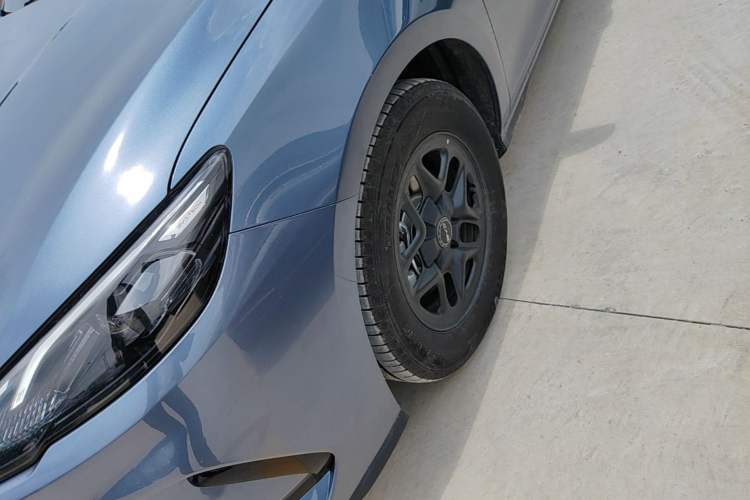 Used BYD Seal 05 DM-i 2025 DM-i Smart Drive 55KM Luxury Model Left Front Wheel Hub