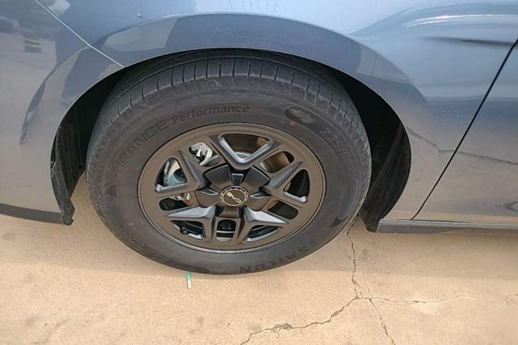 Used BYD Seal 05 DM-i 2025 DM-i Smart Drive 55KM Luxury Model Left Front Wheel Hub
