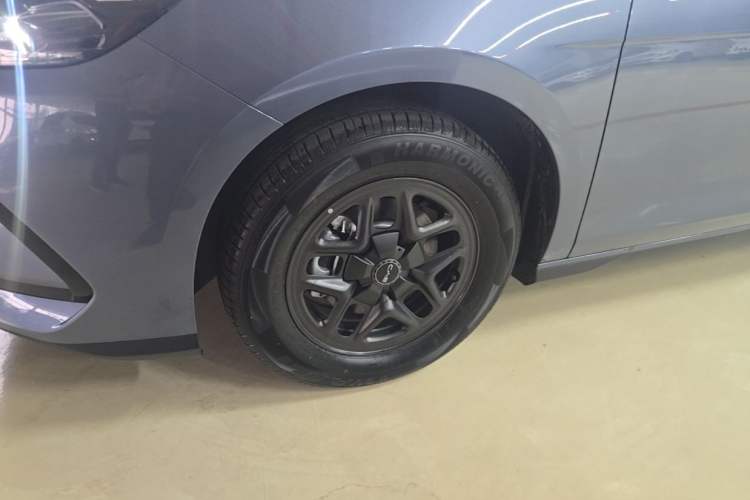 Used BYD Seal 05 DM-i 2025 DM-i Smart Drive 55KM Luxury Model Left Front Wheel Hub
