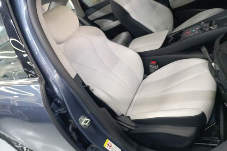 Used BYD Seal 05 DM-i 2025 DM-i Intelligent Drive 120KM Flagship Model Right Front Seat