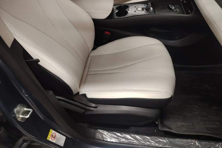 Used BYD Seal 05 DM-i 2025 DM-i Intelligent Drive 120KM Flagship Model Right Front Seat