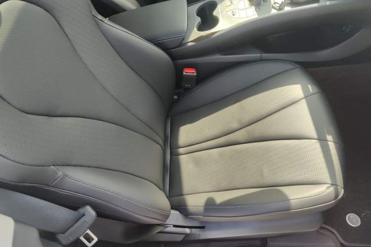 Used BYD Seal 05 DM-i 2025 DM-i Intelligent Drive 120KM Flagship Model Right Front Seat