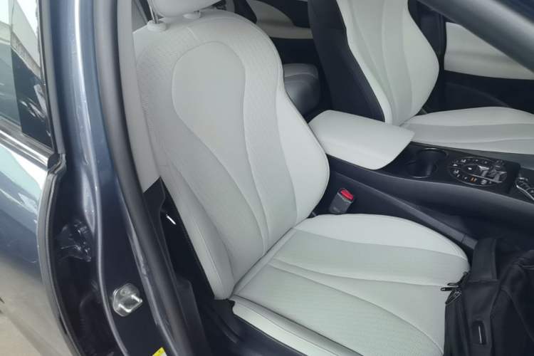 Used BYD Seal 05 DM-i 2025 DM-i Intelligent Drive 120KM Flagship Model Right Front Seat