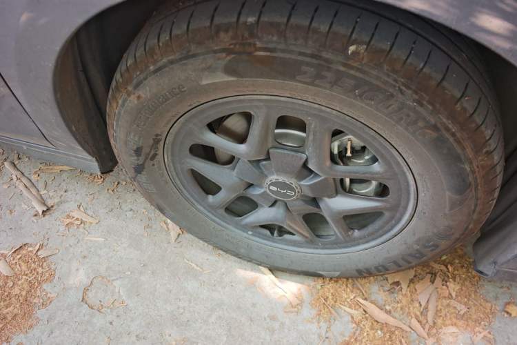Used BYD Seal 05 DM-i 2025 DM-i Smart Drive 55KM Luxury Model Right Front Wheel Hub