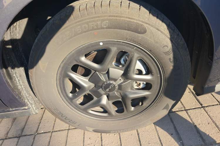 Used BYD Seal 05 DM-i 2025 DM-i Smart Drive 55KM Luxury Model Right Front Wheel Hub
