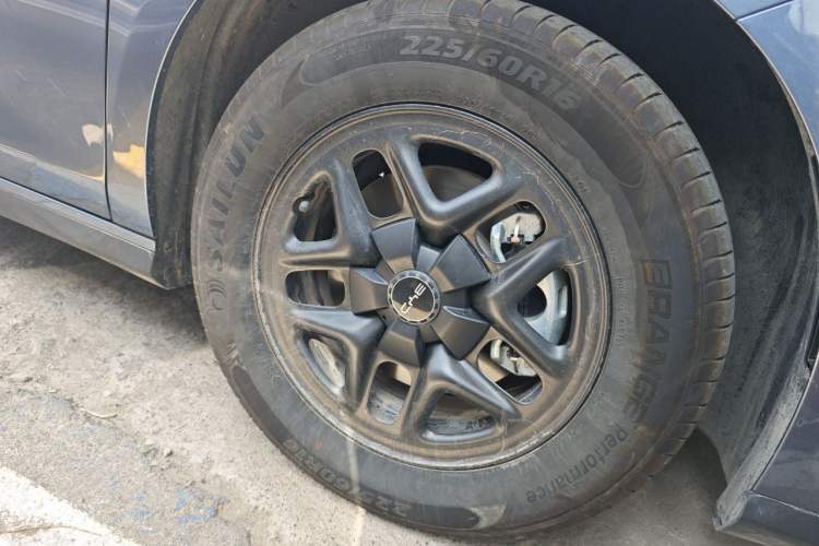 Used BYD Seal 05 DM-i 2025 DM-i Smart Drive 55KM Luxury Model Right Front Wheel Hub