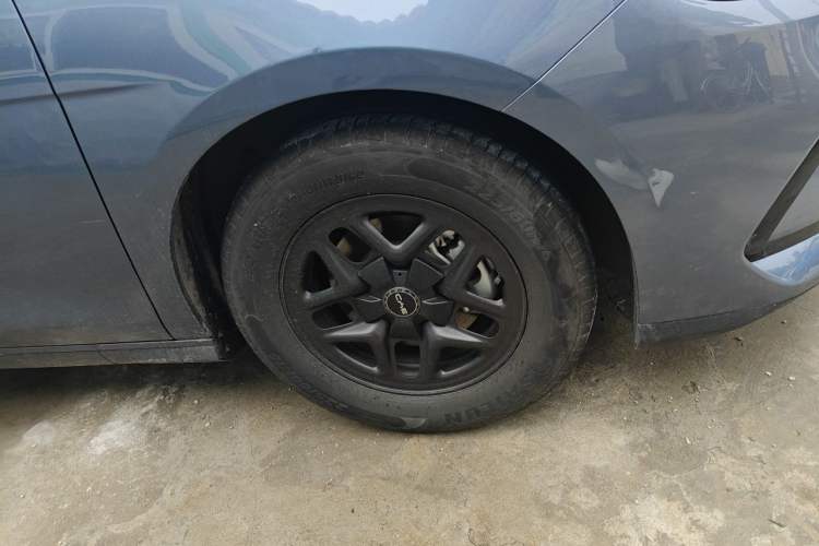 Used BYD Seal 05 DM-i 2025 DM-i Smart Drive 55KM Luxury Model Right Front Wheel Hub
