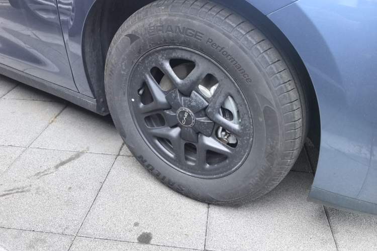 Used BYD Seal 05 DM-i 2025 DM-i Smart Drive 55KM Luxury Model Right Front Wheel Hub