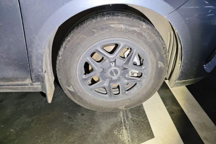 Used BYD Seal 05 DM-i 2025 DM-i Smart Drive 55KM Luxury Model Right Front Wheel Hub