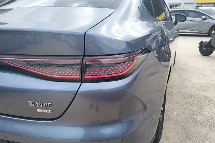 Used BYD Seal 05 DM-i 2025 DM-i Intelligent Drive 120KM Flagship Model Right Rear Taillight