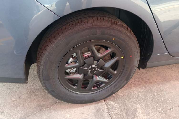 Used BYD Seal 05 DM-i 2025 DM-i Smart Drive 55KM Luxury Model Right Rear Wheel Hub