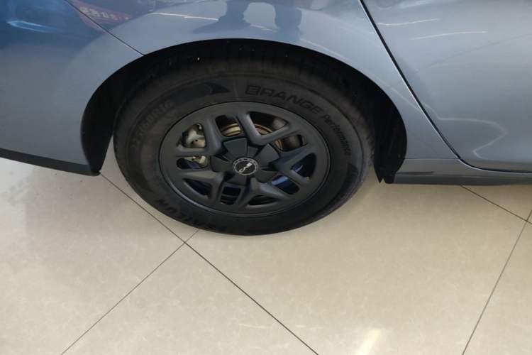 Used BYD Seal 05 DM-i 2025 DM-i Smart Drive 55KM Luxury Model Right Rear Wheel Hub