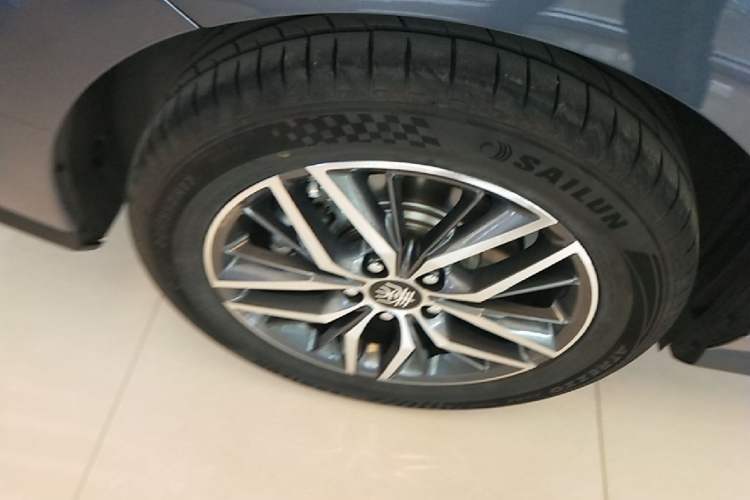 Used BYD Seal 05 DM-i 2025 DM-i Smart Drive 55KM Luxury Model Right Rear Wheel Hub