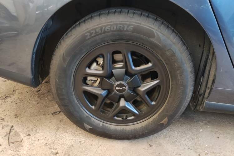 Used BYD Seal 05 DM-i 2025 DM-i Smart Drive 55KM Luxury Model Right Rear Wheel Hub
