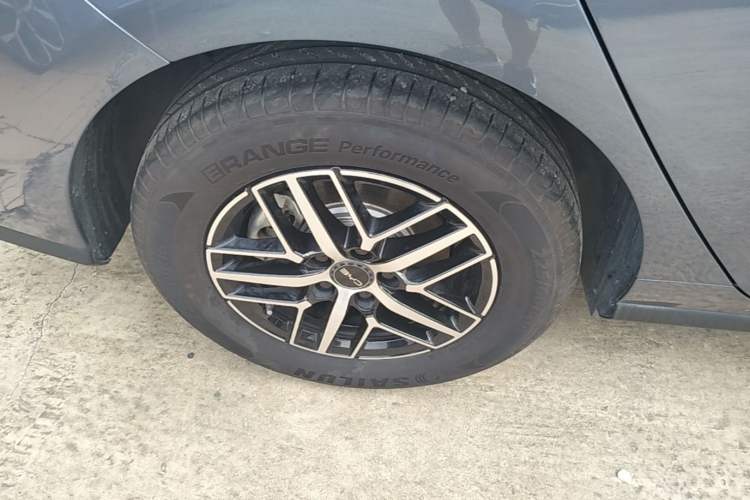 Used BYD Seal 05 DM-i 2025 DM-i Intelligent Drive 120KM Flagship Model Right Rear Wheel Hub