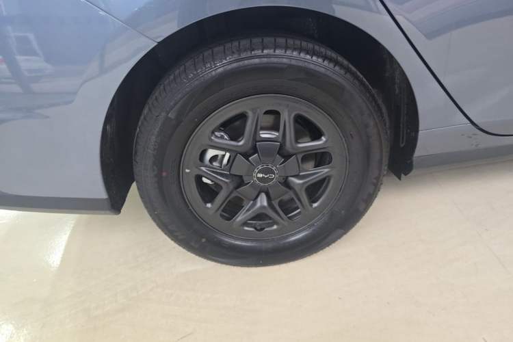 Used BYD Seal 05 DM-i 2025 DM-i Smart Drive 55KM Luxury Model Right Rear Wheel Hub