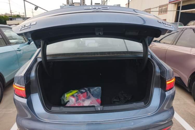 Used BYD Seal 05 DM-i 2025 DM-i Intelligent Drive 120KM Flagship Model Trunk