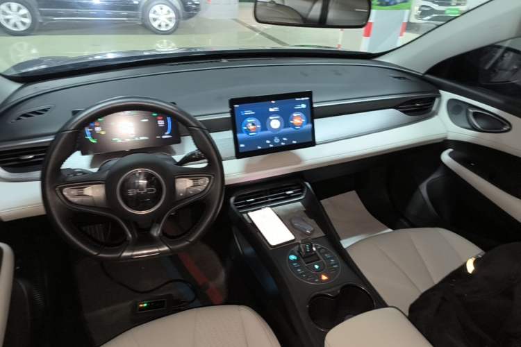 Used BYD Seal 05 DM-i 2025 DM-i Smart Drive 55KM Luxury Model Audio And AC Panel