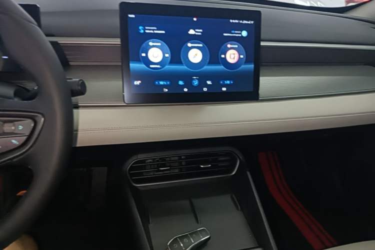 Used BYD Seal 05 DM-i 2025 DM-i Smart Drive 55KM Luxury Model Audio And AC Panel