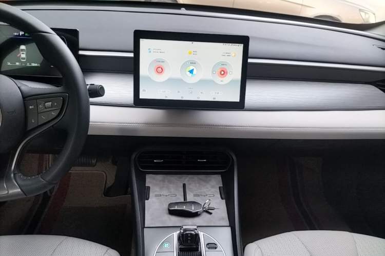 Used BYD Seal 05 DM-i 2025 DM-i Smart Drive 55KM Luxury Model Audio And AC Panel