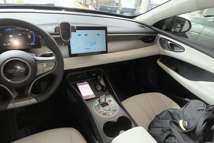 Used BYD Seal 05 DM-i 2025 DM-i Smart Drive 55KM Luxury Model Audio And AC Panel
