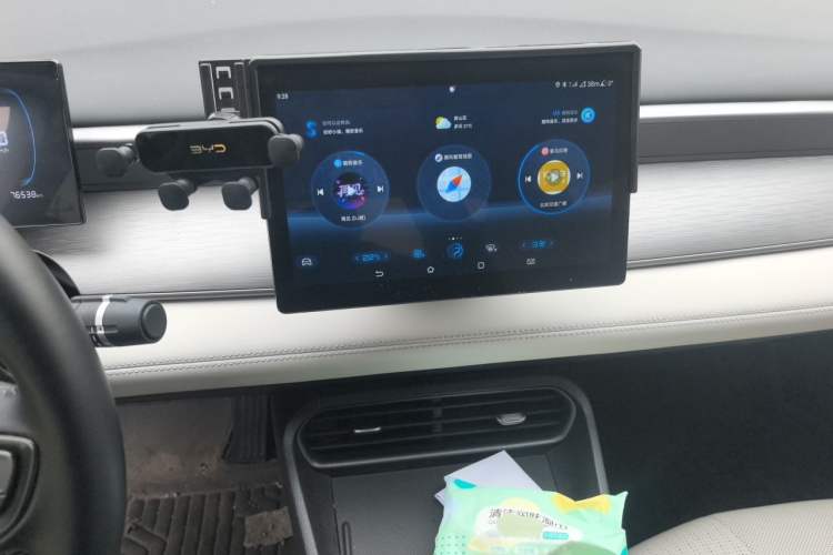 Used BYD Seal 05 DM-i 2025 DM-i Smart Drive 55KM Luxury Model Audio And AC Panel