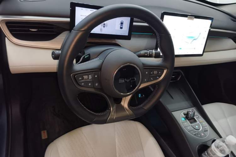 Used BYD Seal 05 DM-i 2025 DM-i Intelligent Drive 120KM Flagship Model Center Console