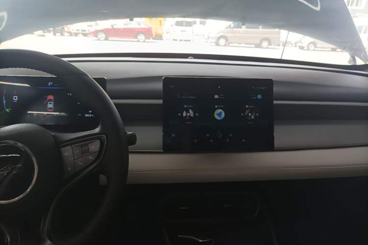 Used BYD Seal 05 DM-i 2025 DM-i Smart Drive 55KM Luxury Model Center Console