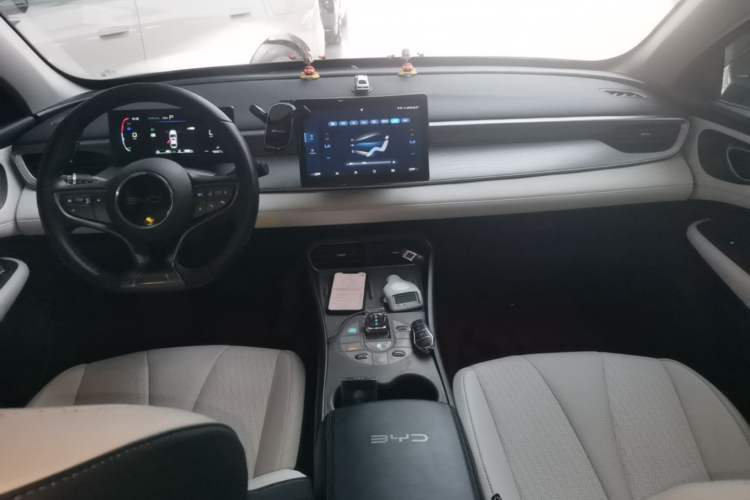 Used BYD Seal 05 DM-i 2025 DM-i Smart Drive 55KM Luxury Model Center Console