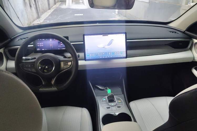 Used BYD Seal 05 DM-i 2025 DM-i Intelligent Drive 120KM Flagship Model Center Console