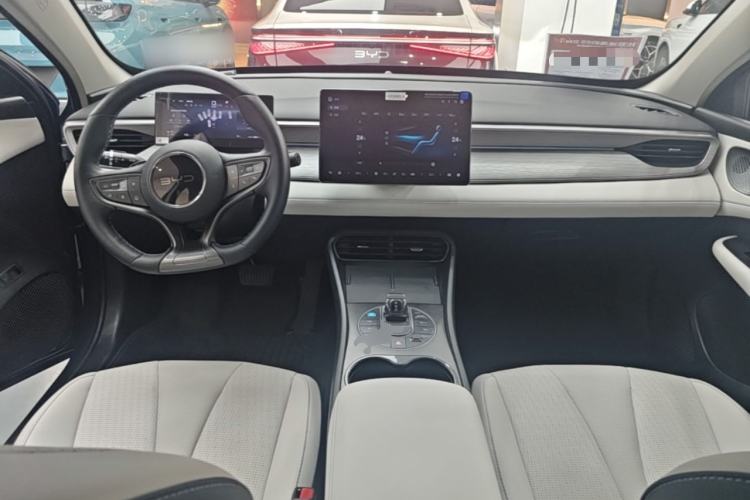 Used BYD Seal 05 DM-i 2025 DM-i Intelligent Drive 120KM Flagship Model Center Console